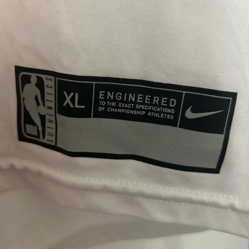 White Atlanta Hawks Nike T-shirt - Picture 3 of 4